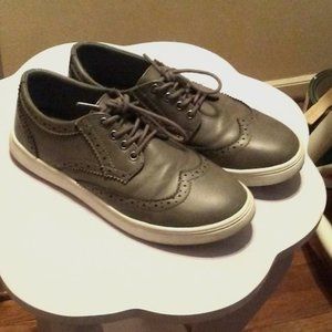 Steve Madden gray lace-up loafers - size 6